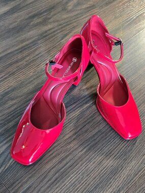NEWBELLA 30s Style Lipstick Red Patent Faux Leather Sandals NWOT/ SIZE 8
